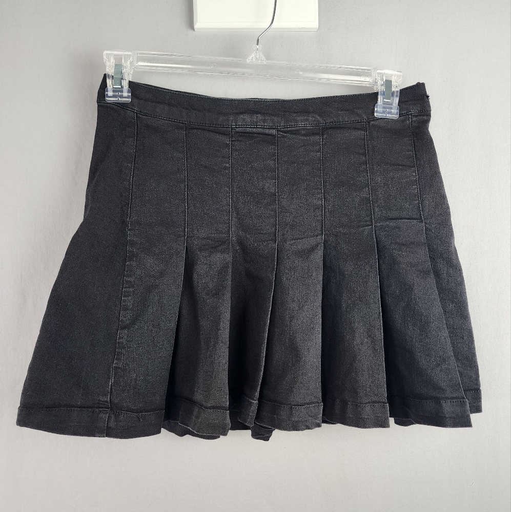 Simple Society Black Pleated Skirt Sz Medium